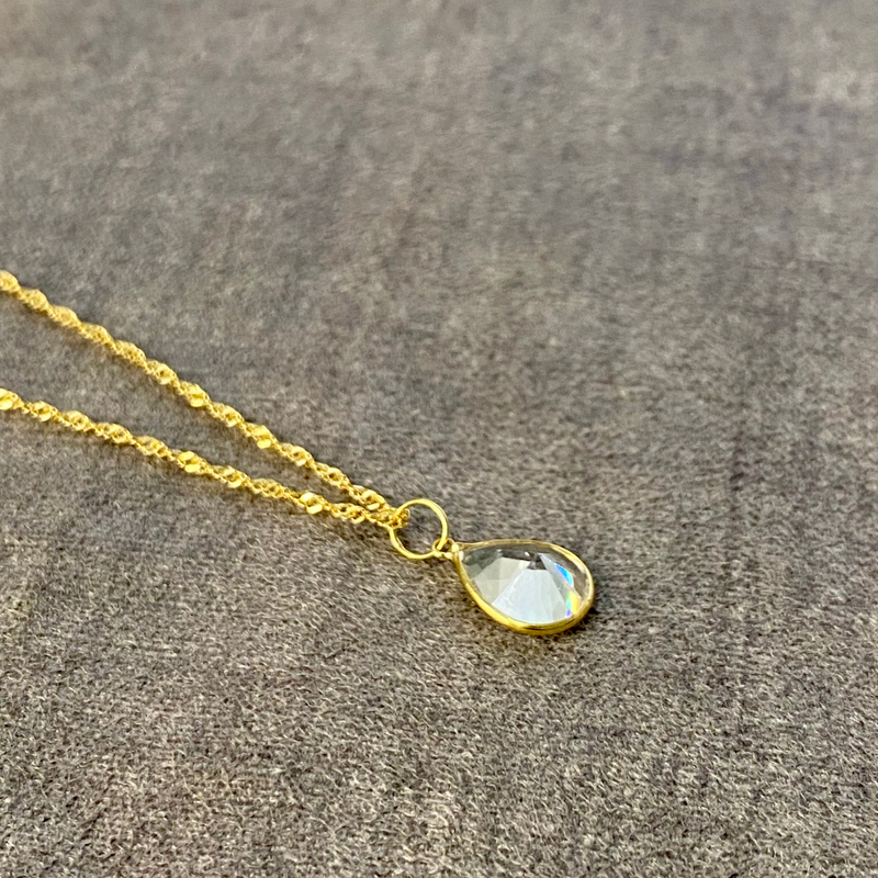 Pingente Simples Gota Zircônia Branco 8x10 mm - Ouro 18k