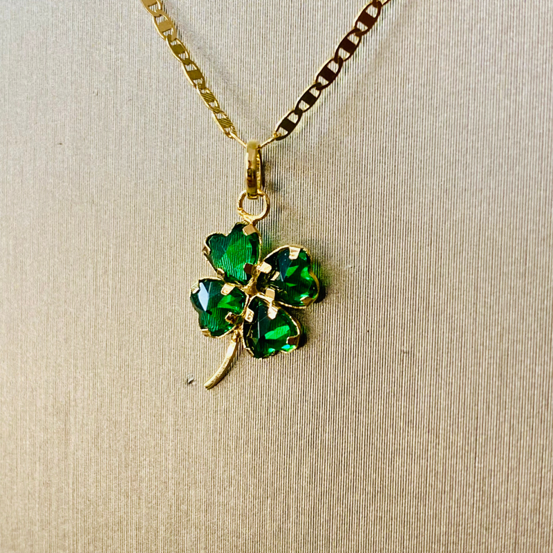 Pingente Trevo  4x4mm - Ouro 18k