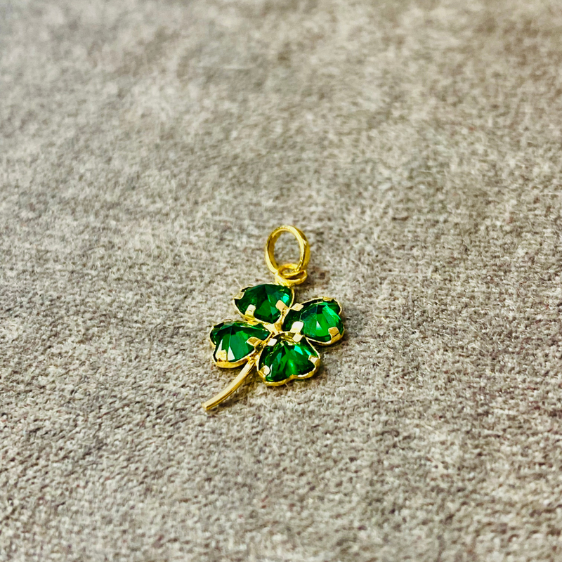 Pingente Trevo  4x4mm - Ouro 18k